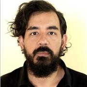 Profesor especializado en el apoyo a músicos y artistas tradicionales para que puedan grabar y hacer sus propias producciones